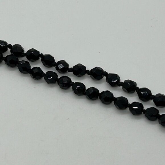 Vintage Glass Beaded Necklace Black Handknotted With Gold-Tone Oval Clasp 1950 - - Picture 13 of 13